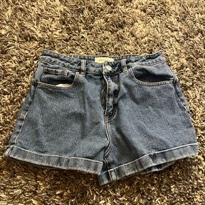Size 27, pac-sun mom shorts, worn once, in great condition